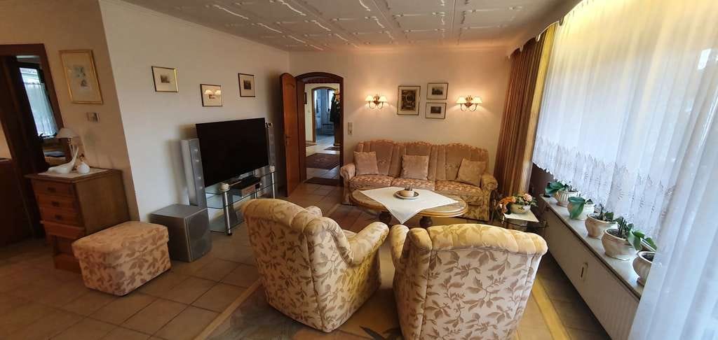 Immobilie in Fränkisch-Crumbach - Freistehendes Einfamilienhaus mit ELW und schönem Garten in Fränkisch-Crumbach zu verkaufen - Bild 3