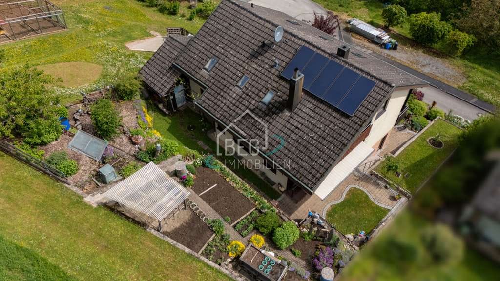 Immobilie in Mulfingen - Einfamilienhaus mit Einliegerwohnung und 
zusätzlichem Bauplatz in ruhiger Waldrandlage - Bild 2