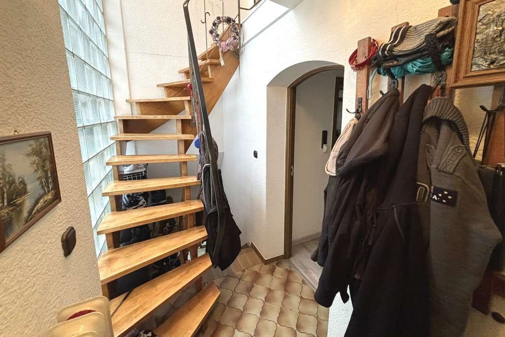 Immobilie in Altenahr - Vielseitig nutzbares Zweifamilienhaus mit zusätzlicher Gewerbeeinheit in Altenahr - Bild 3