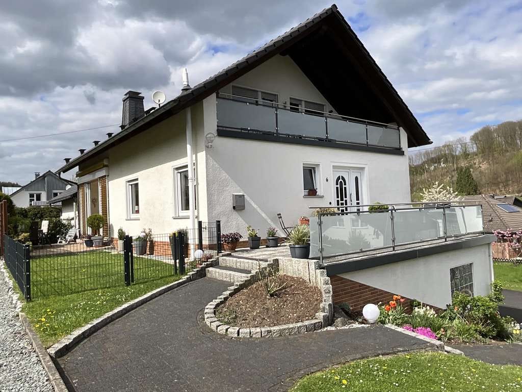Immobilie in Freudenberg - Top Dreifamilienhaus * Freudenberg-Büschergrund * Sackgasse – Wohnen & zusätzliche Mieteinnahmen - Bild 2
