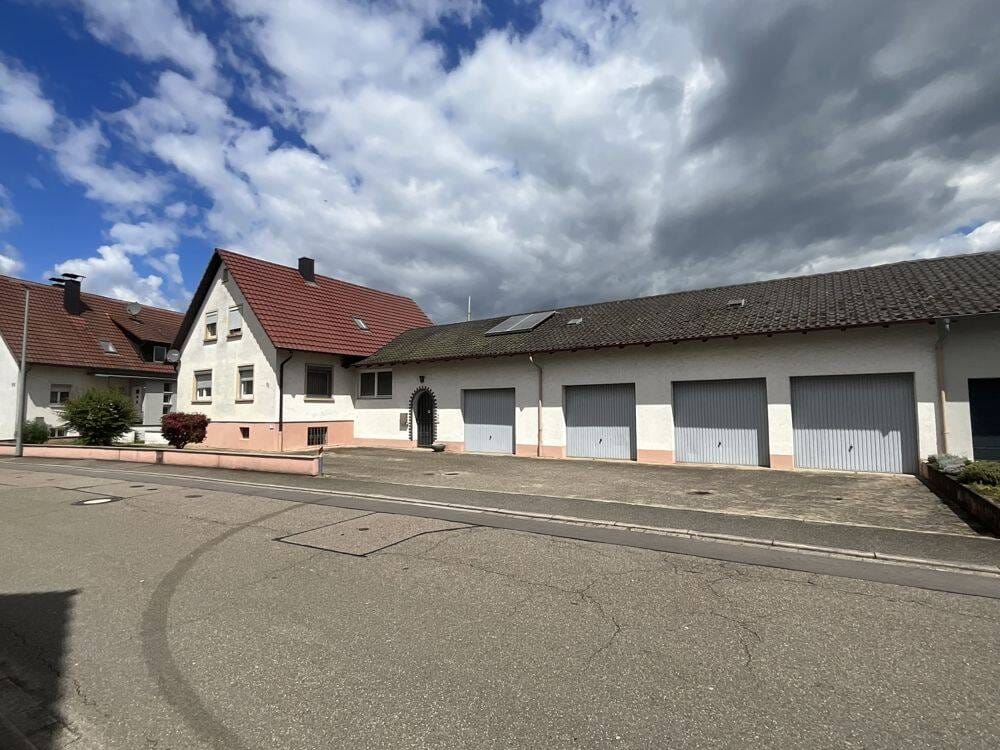 Immobilie in Schutterwald - ***Einfamilienhaus mit 4 Garagen auf großem Grundstück in Waldnähe in Schutterwald-Langhurst*** - Bild 3