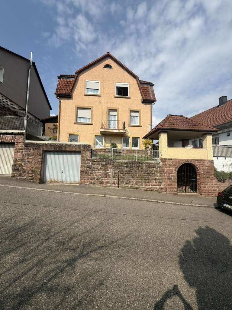 Immobilie in Niefern-Öschelbronn - Charmantes Zweifamilienhaus im Stil einer Stadtvilla in Niefern-Öschelbronn - Bild 0