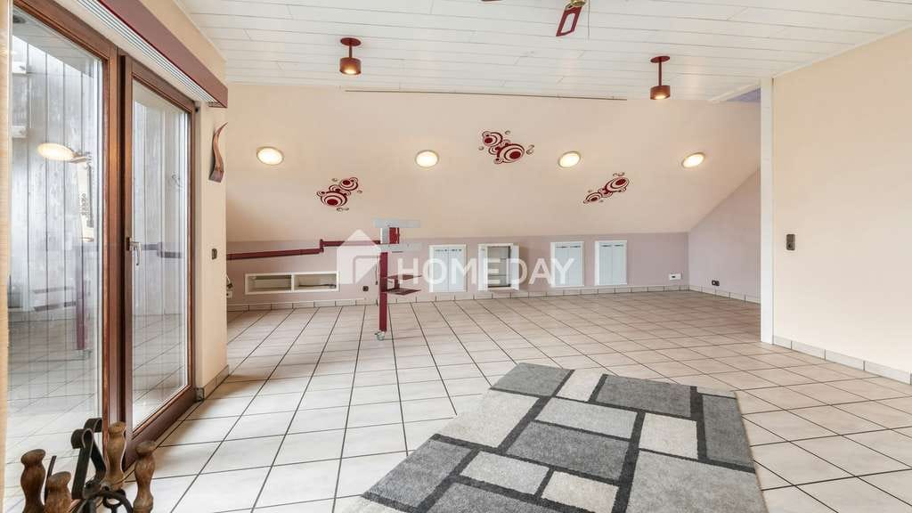 Immobilie in Langerwehe - Wohnen und Arbeiten im Einklang: Gewerbe- und Wohnanwesen mit Sauna, Wallbox, Garage und vielem mehr - Bild 3