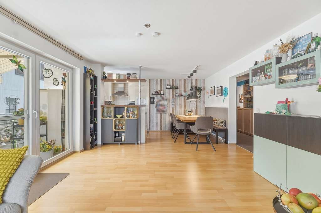 Immobilie in Deizisau - Tolle 4-Zimmer Wohnung mitten in Deizisau mit großem Garten als Sondernutzungsrecht - Bild 2