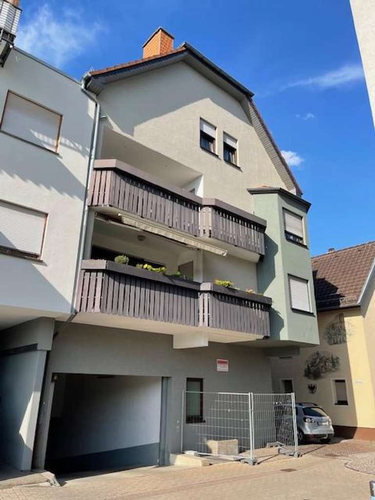 Immobilie in Sinsheim - 2-Zimmerwohnung mit Kochnische und Tiefgaragenstellplatz - Bild 1