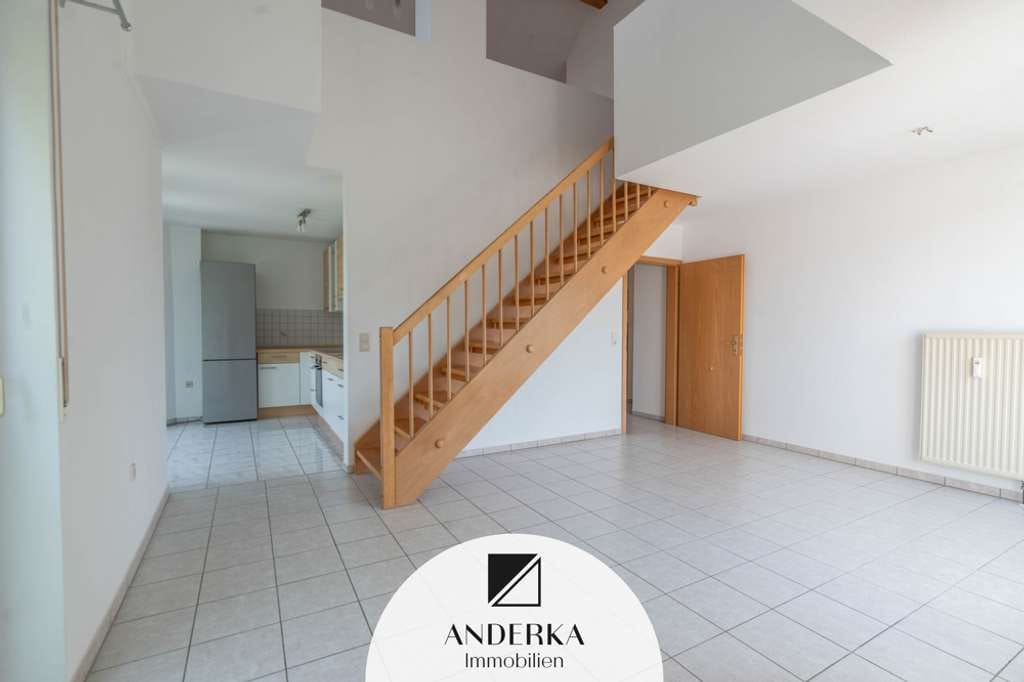 Immobilie in Jettingen-Scheppach - Wohnen auf zwei Ebenen – Lichtdurchflutete 4-Zimmer-Maisonette mit Süd-Loggia! - Bild 0