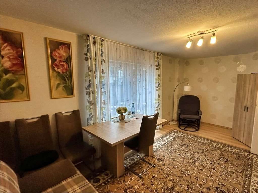 Immobilie in Büttelborn - 6-Zimmer-Wohnung auf zwei Ebenen  - die Wohnung für Individualisten oder die Großfamilie  - Bild 2