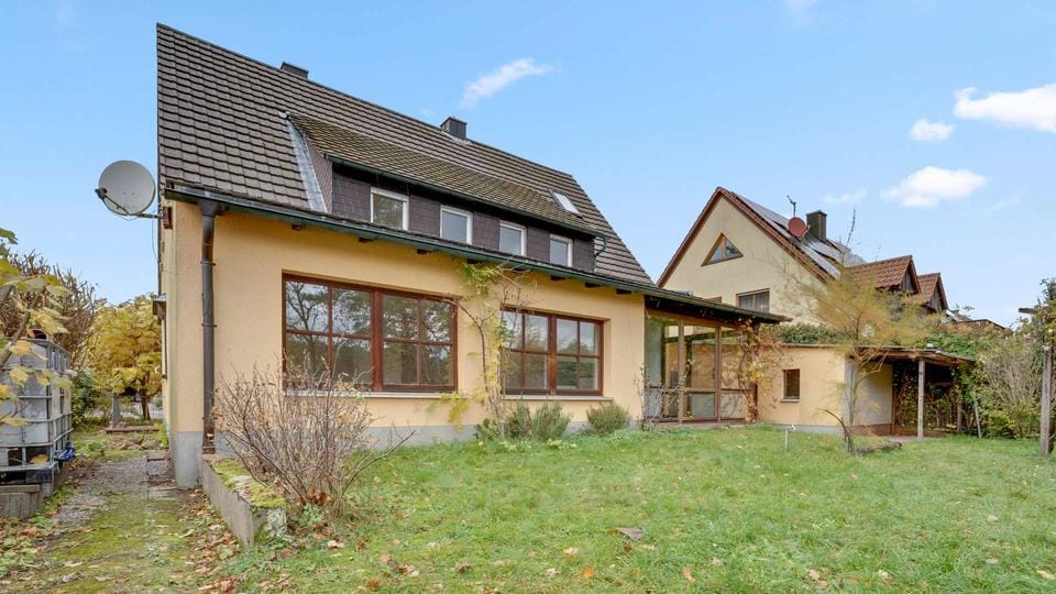 Immobilie in Rückersdorf - Traumgrundstück! Gepflegtes Ein-/Zweifamilienhaus in naturnaher Lage mit Gartenidylle - Bild 0