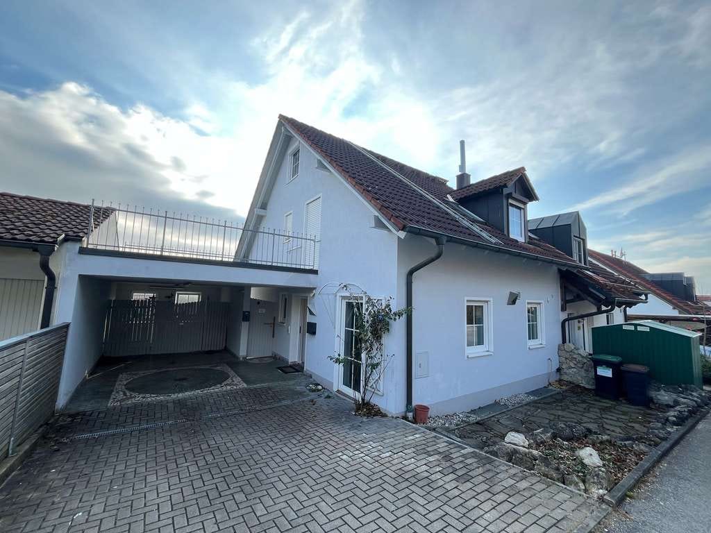 Immobilie in Nandlstadt - Vermietete Doppelhaushälfte mit schönem Ausblick und Einliegerwohnung in Nandlstadt! - Bild 0