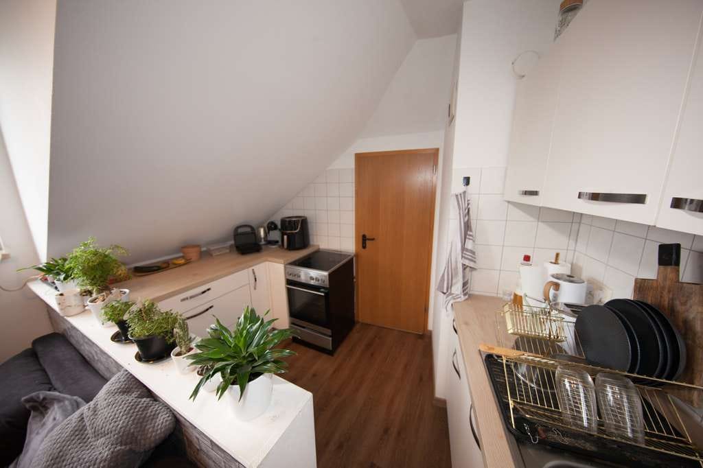 Immobilie in Hildburghausen - Gemütliche 2-Zimmer Dachgeschosswohnung! Gut vermietet! Tiefgarage! - Bild 3