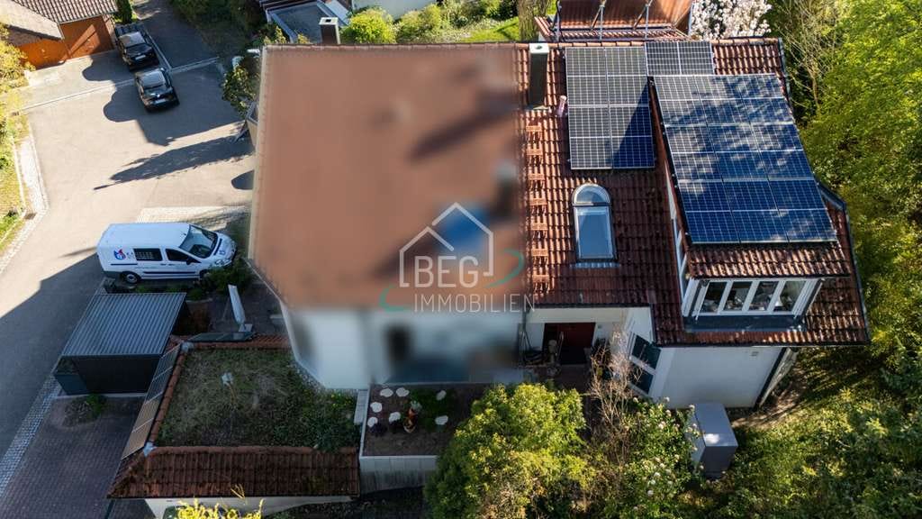 Immobilie in Grafenau - Familienfreundliche und energieeffiziente Doppelhaushälfte mit PV-Anlage und Garten - Bild 2