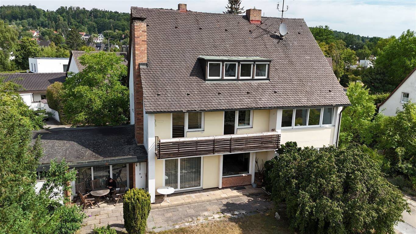 Immobilie in Rückersdorf - Teilweise modernisiertes Zweifamilienhaus in renommierter Lage ! - Bild 0