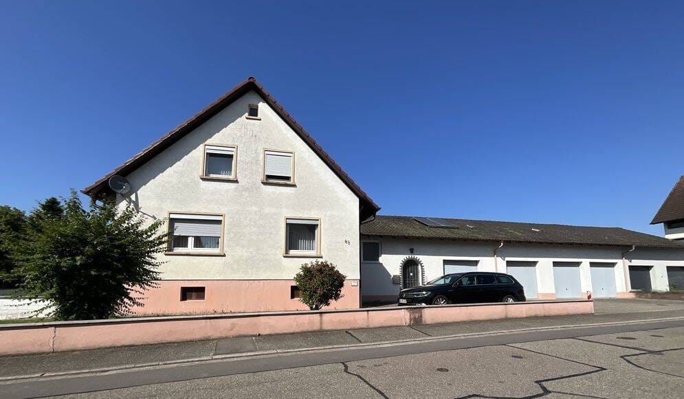 Immobilie in Schutterwald - ***Einfamilienhaus mit 4 Garagen auf großem Grundstück in Waldnähe in Schutterwald-Langhurst*** - Bild 1