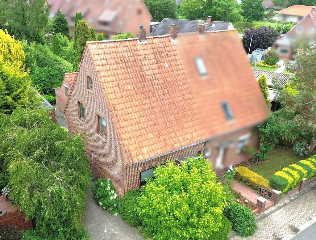 Immobilie in Brake - Viel Potential zum fairen Preis! Doppelhaushälfte mit 3 Zimmern und  gemütlichem Garten - Bild 0