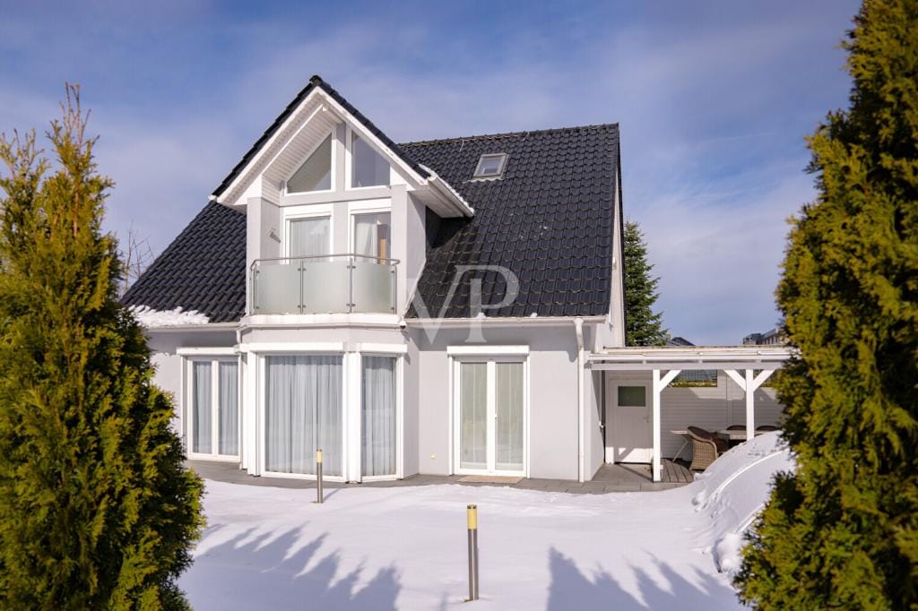 Immobilie in Lambrechtshagen - Exklusives Wohnen mit hoher Lebensqualität: Architektenhaus mit Pool & Sauna in gehobenem Wohnumfeld - Bild 3