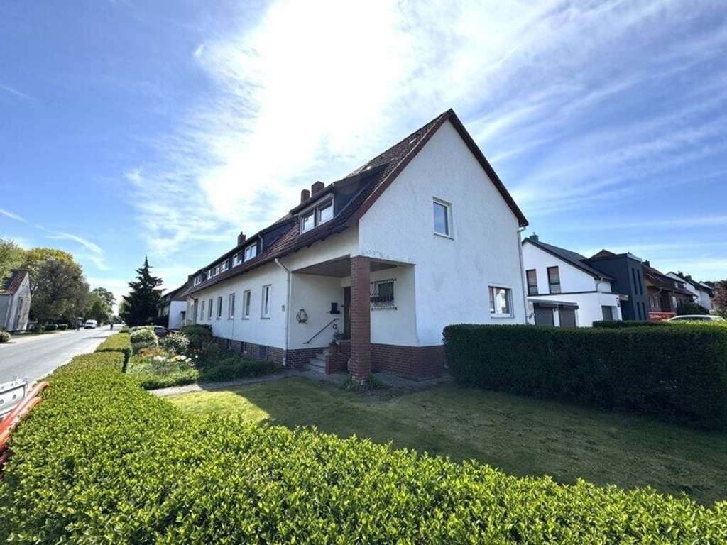 Immobilie in Barsinghausen - Zweifamilien - Doppelhaushälfte mit Terrasse, Balkon und zwei Garagen - Bild 3