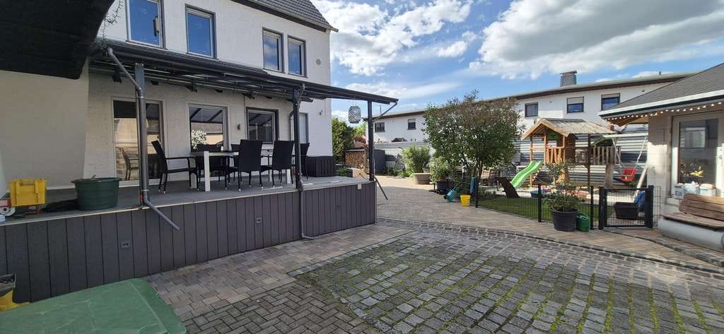 Immobilie in Goethestadt Bad Lauchstädt - Höll Immobilien: Mehrgenerationenhaus mit schönem gepflegtem Grundstück zu verkaufen - Bild 1