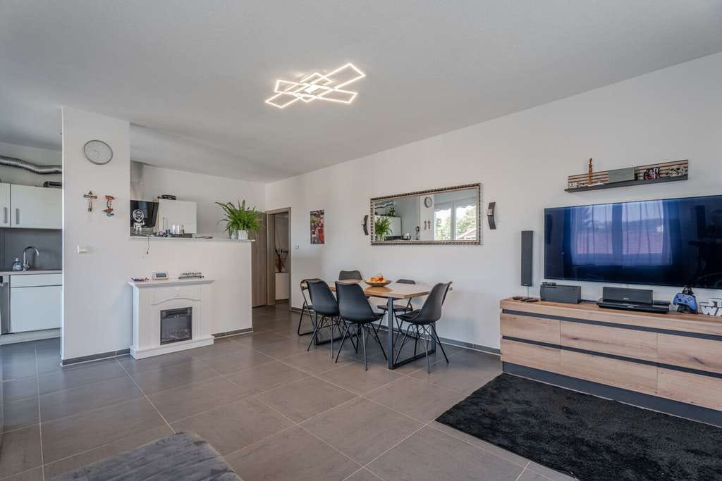 Immobilie in Rielasingen-Worblingen - 4-Zimmer-Wohnung mit Balkon | ca. 11.520 € Kaltmiete p.a. - Bild 0