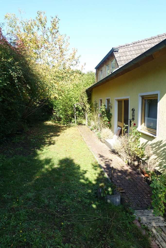 Immobilie in Velburg - Ein-/ Zweifamilienhaus in Hanglage mit Garage, Terrasse, Balkon, Loggia, EBK in Velburg bei Neumarkt - Bild 2