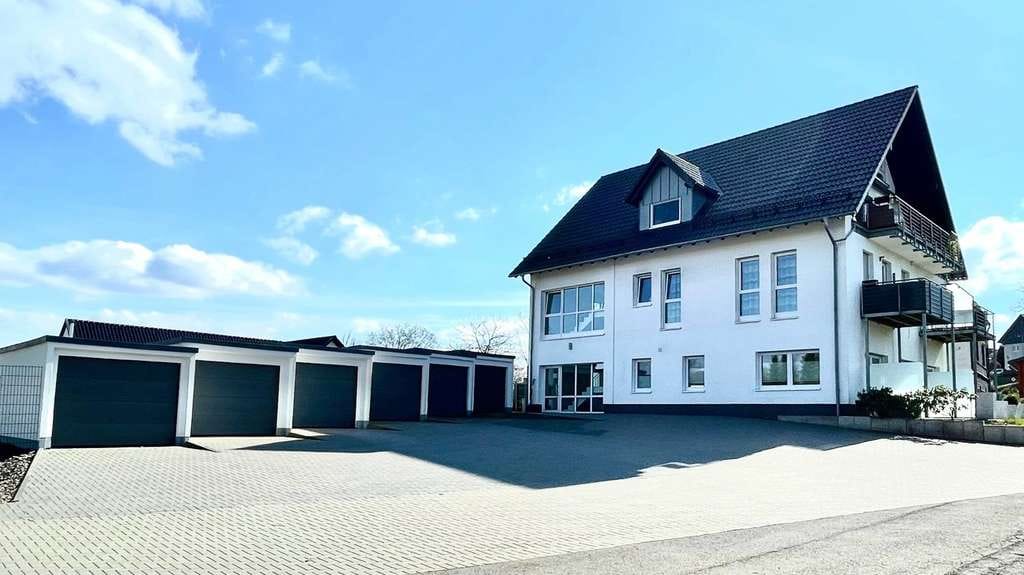 Immobilie in Drolshagen - Energieeffizientes, neuwertiges Mehrfamilienhaus in ruhiger, verkehrsgünstiger Lage - Bild 1