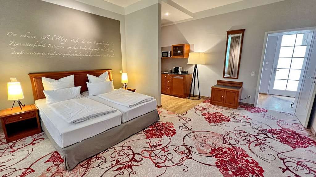 Immobilie in Baden-Baden - Kapitalanlage: Langfristig vermietetes Hotel-Appartment im Batschari-Palais - Bild 1