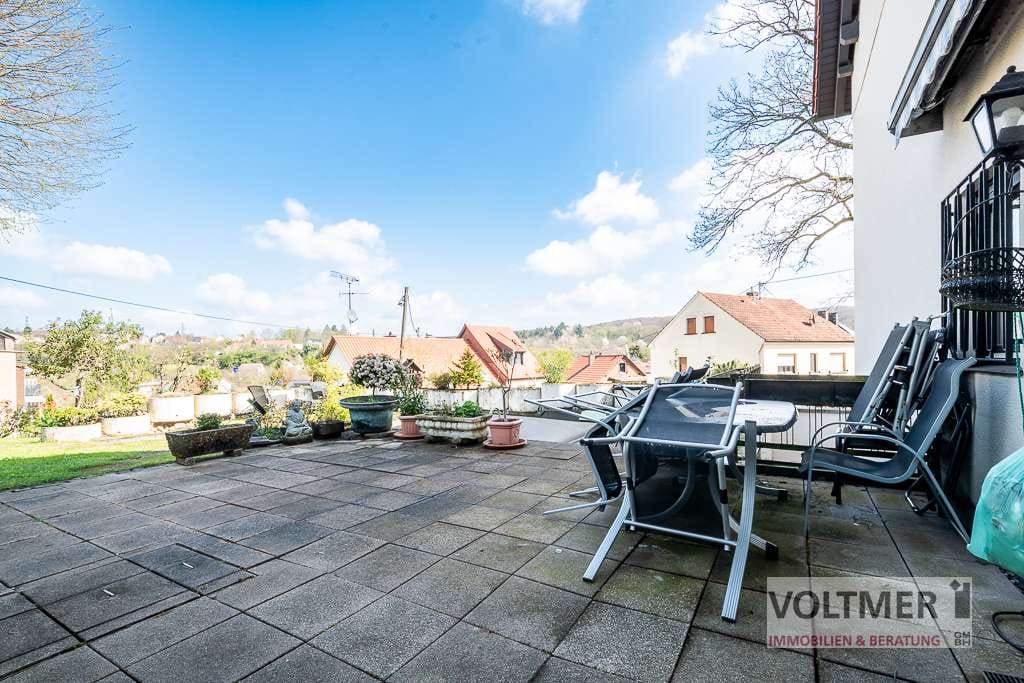 Immobilie in Schiffweiler - CHARAKTER - großzügige Maisonettewohnung mit zwei Garagen und Schwimmhalle in Schiffweiler! - Bild 4