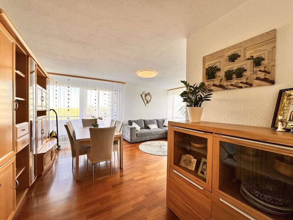 Immobilie in Lahr/Schwarzwald - Gepflegte 4-Zi-Wohnung mit Garage * Modernisiertes Haus * 121 qm Wohnfläche* 77933 Lahr - Bild 1