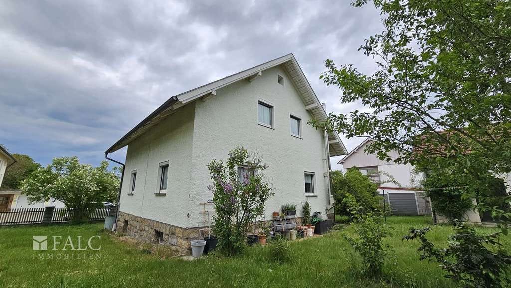 Immobilie in Cham - Einfamilienhaus mit viel Potenzial und großzügigem Außenbereich - Bild 3