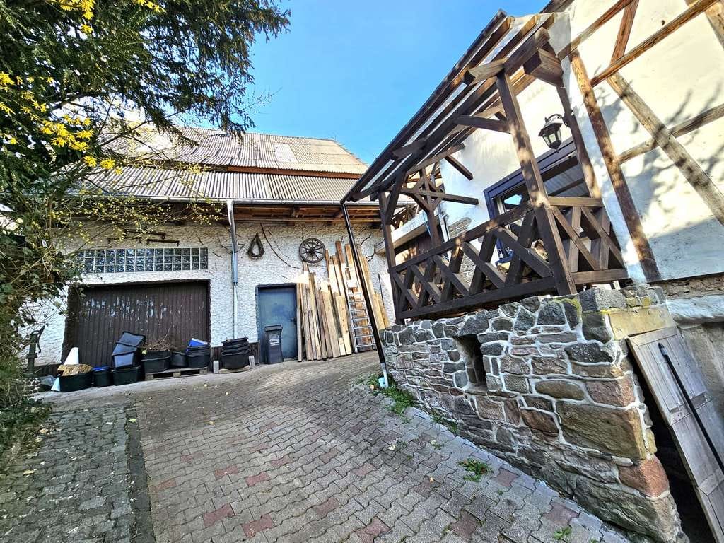 Immobilie in Niederkirchen - Freistehendes Einfamilienhaus mit Scheunen zu verkaufen - Bild 2