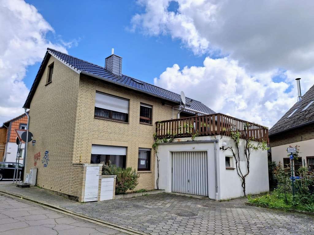 Immobilie in Lehre - Haus mit 220 m² Wfl.,  aufgeteilt in 2 Wohnungen je 110 m², Flechtorf hat sehr gute Infrastruktur, - Bild 0