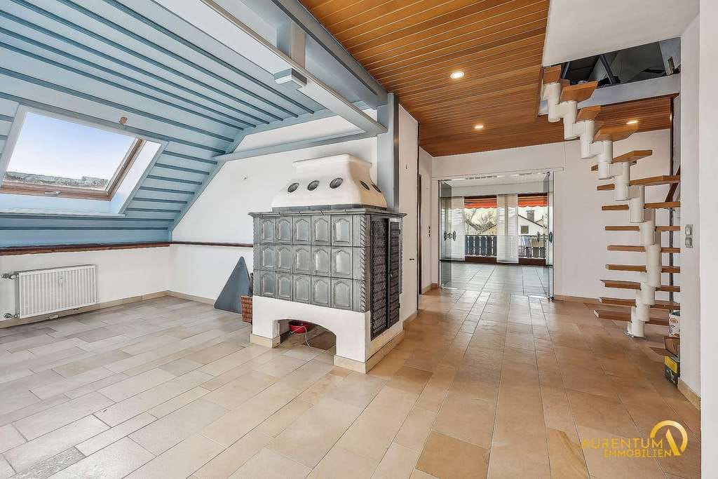 Immobilie in Adelsdorf - Großzügige 6-Zimmer-Wohnung mit Garten, Balkon und Kamin in ruhiger Lage von Adelsdorf - Bild 3