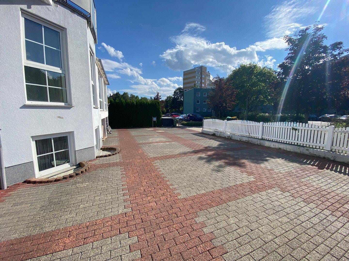 Immobilie in Stadtallendorf - Großzügige Erdgeschosswohnung mit Wintergarten und Garage in gefragter Lage von Stadtallendorf - Bild 2