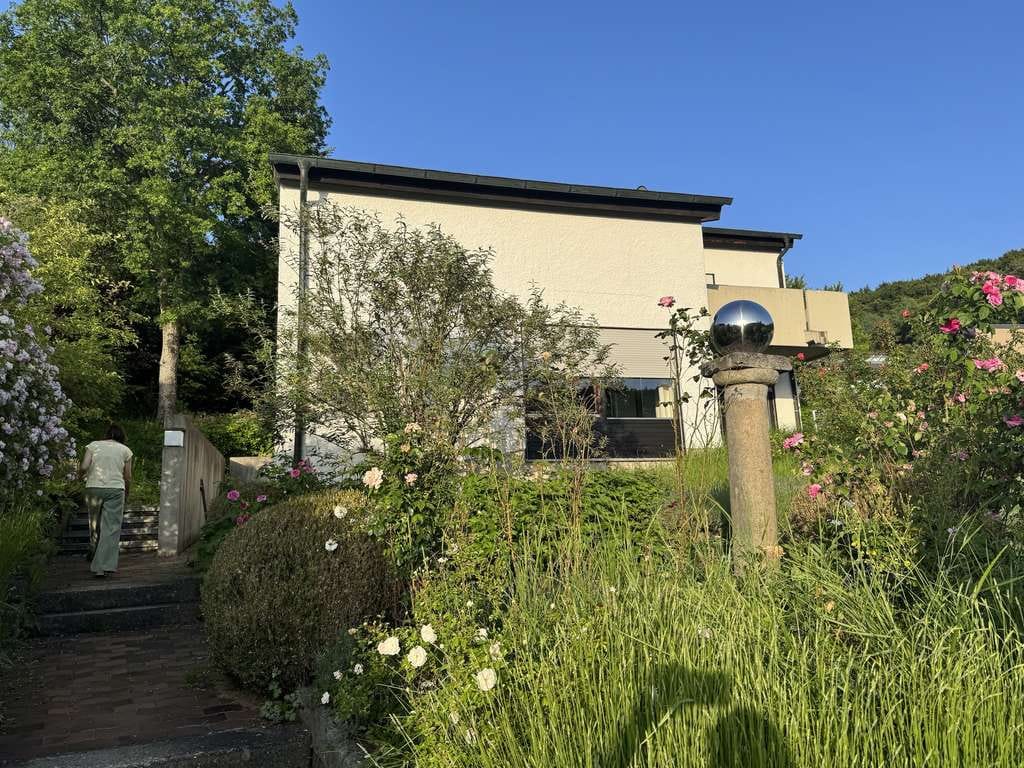 Immobilie in Nittendorf - Großes Architektenhaus mit Pool, Sauna und tollem unverbautem Ausblick - Bild 0