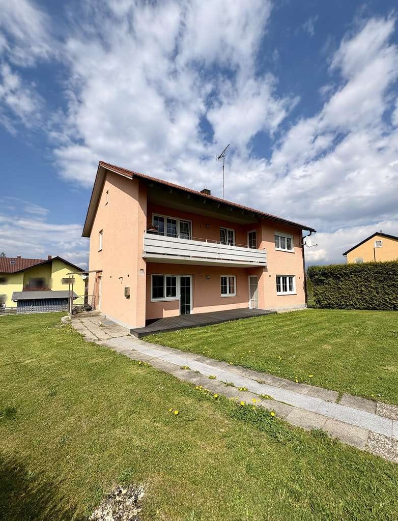 Immobilie in Büchlberg - Zweifamilienhaus in mitten von Büchlberg - Zwei Einheiten, doppelte Möglichkeiten! - Bild 2