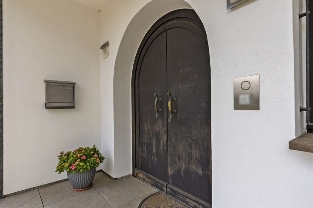 Immobilie in Radevormwald - Großzügiges Einfamilienhaus mit einer Einheit für ein stilles Gewerbe - Bild 2
