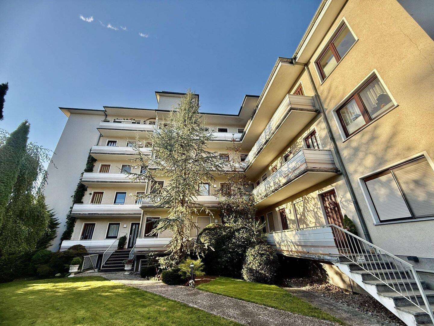 Immobilie in Bad Pyrmont - 2-Zimmer Eigentumswohnung in innenstadtnaher Lage mit Personenaufzug - Bild 1