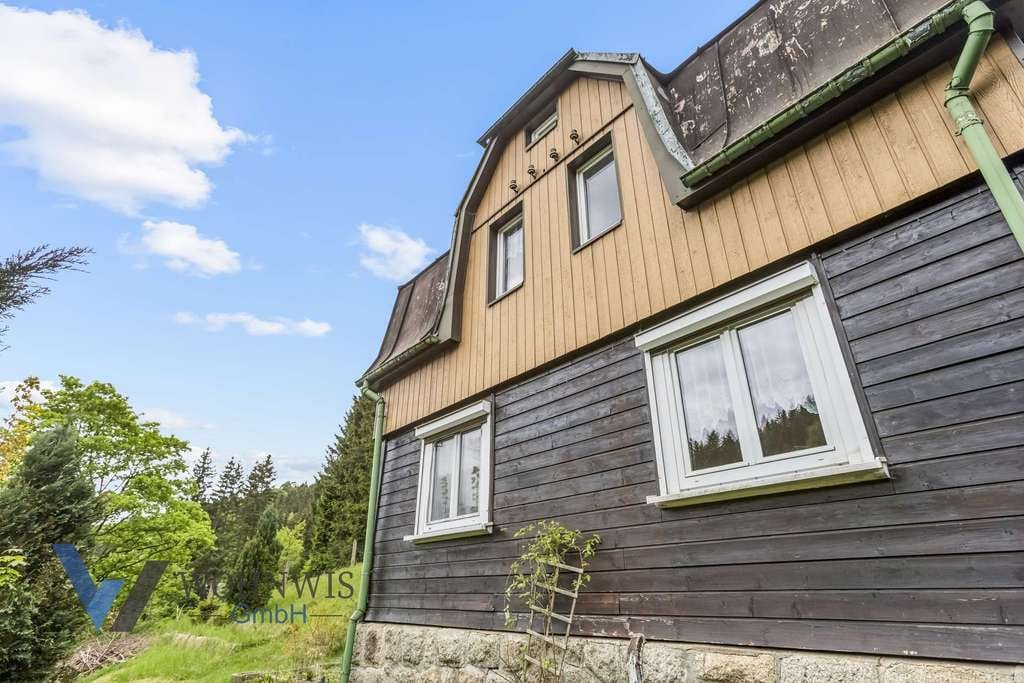 Immobilie in Klingenthal - Einfamilienhaus mit großem Grundstück, Bungalow, 2 Schuppen und mehreren Garagen in Klingenthal - Bild 0