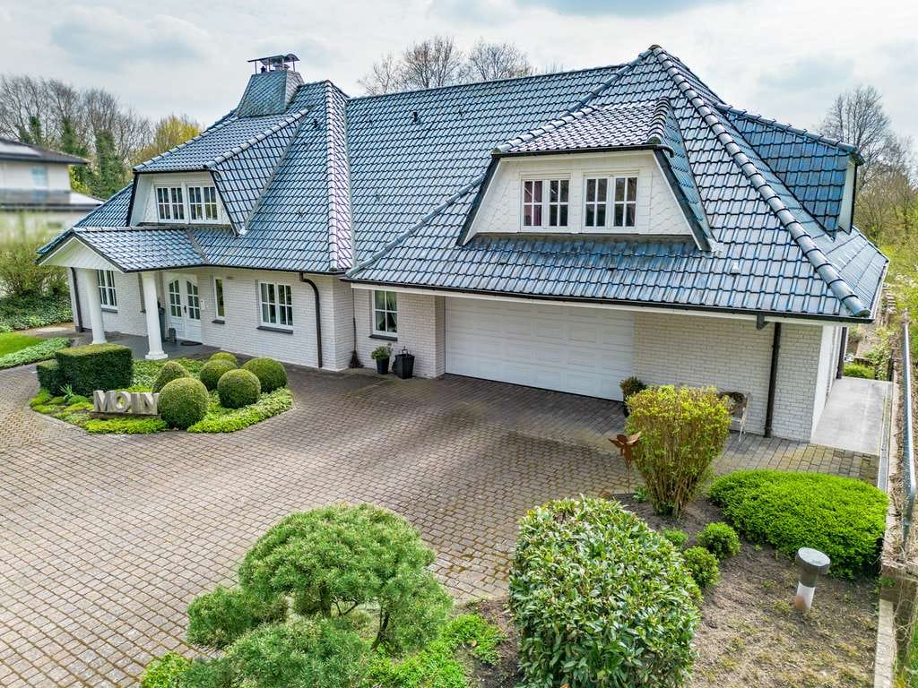 Immobilie in Tellingstedt - Rückzugsort der Extraklasse: Villa mit Eventlounge und Oldtimerhalle - Bild 1