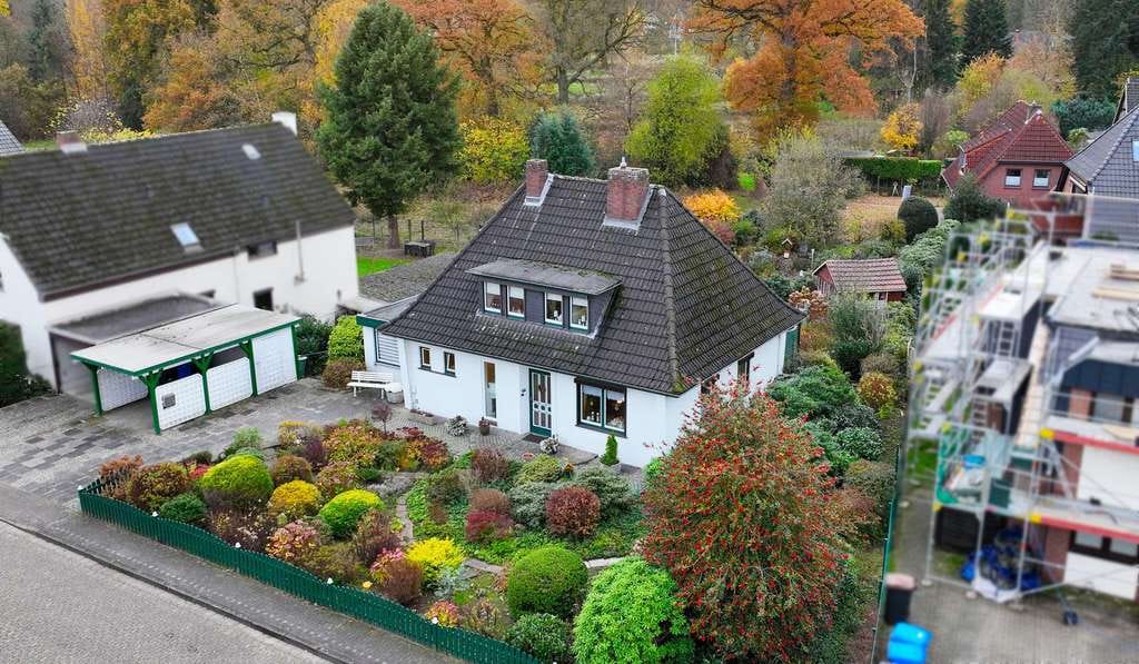 Immobilie in Ritterhude - Besichtigung am Freitag sichern! Einfamilienhaus auf attraktiven Hanggrundstück mit Carport - Bild 1