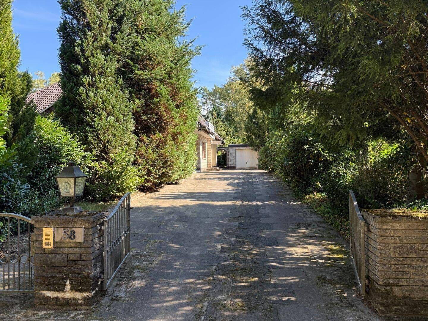 Immobilie in Stuhr - Attraktives Ein- bis Zweifamilienhaus mit Garage in idyllischer Lage von Stuhr-Fahrenhorst - Bild 1