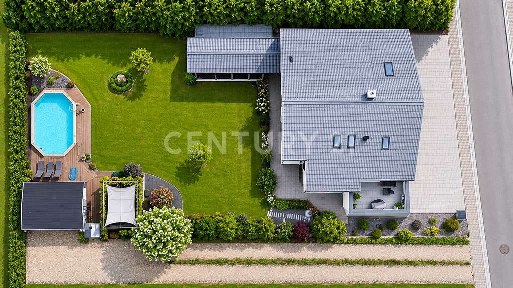 Immobilie in Brunn - Repräsentatives Einfamilienhaus mit integrierter Gewerbeeinheit und Gartenanlage mit Pool - Bild 2