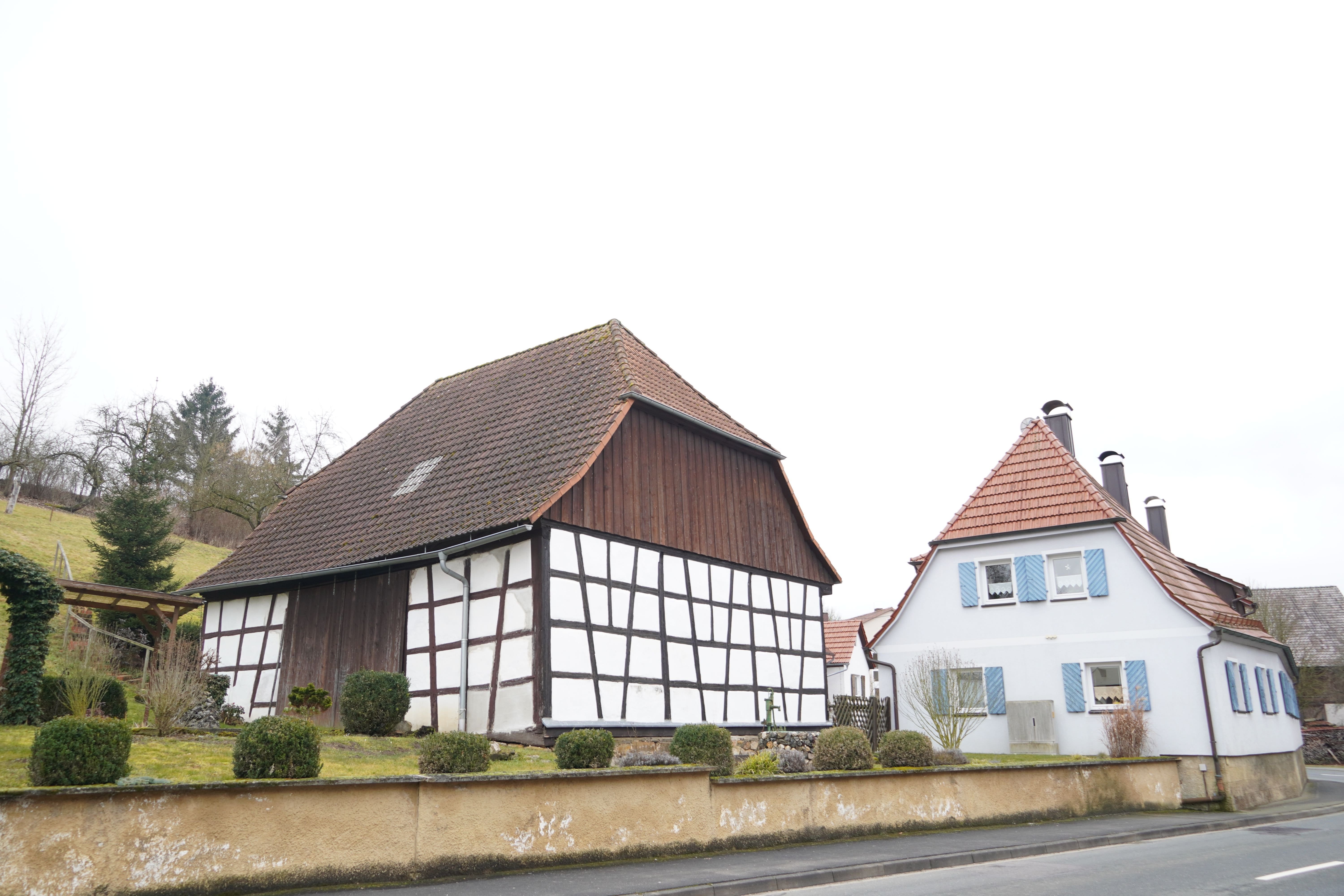 Immobilie in Bad Staffelstein - Exklusives Mehrfamilienhaus mit Ausbaupotenzial in Bad Staffelstein – Ideal für Investoren & Familien - Bild 3