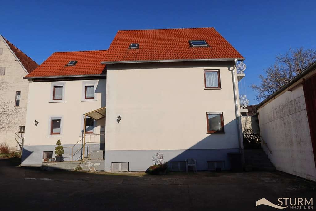 Immobilie in Reichenberg - Reizvolles Ensemble - Wohnhaus mit drei Einheiten, ehemalige Reithalle, Nebengebäude, Hof-und Garten - Bild 4
