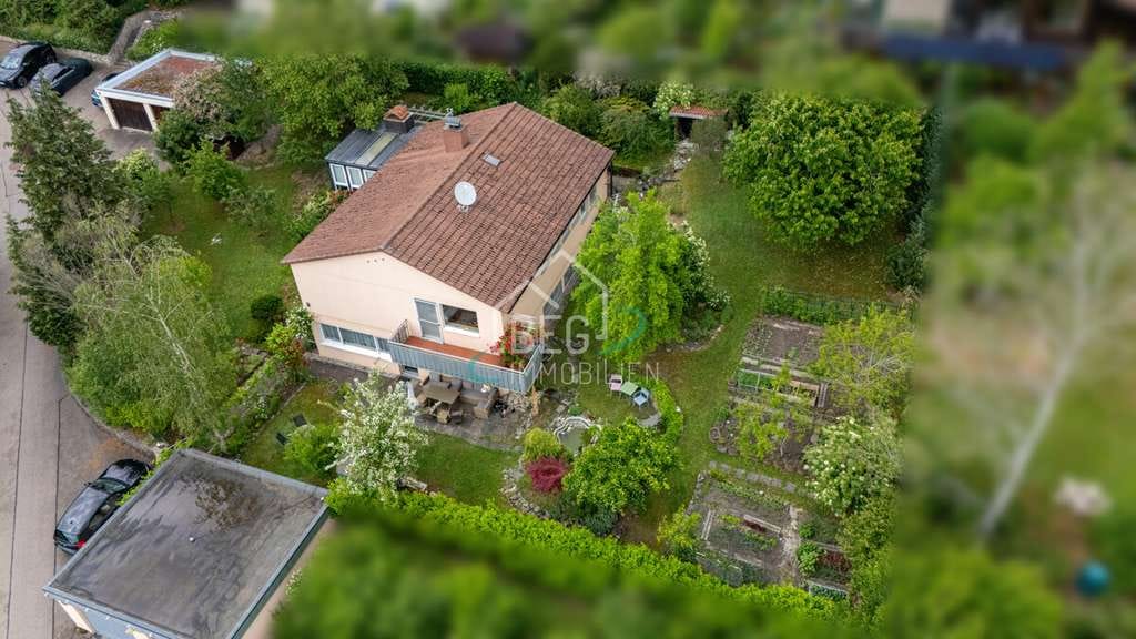 Immobilie in Crailsheim - Zwei Wohnebenen, großer Garten und vielfältige Nutzungsmöglichkeiten - Bild 2