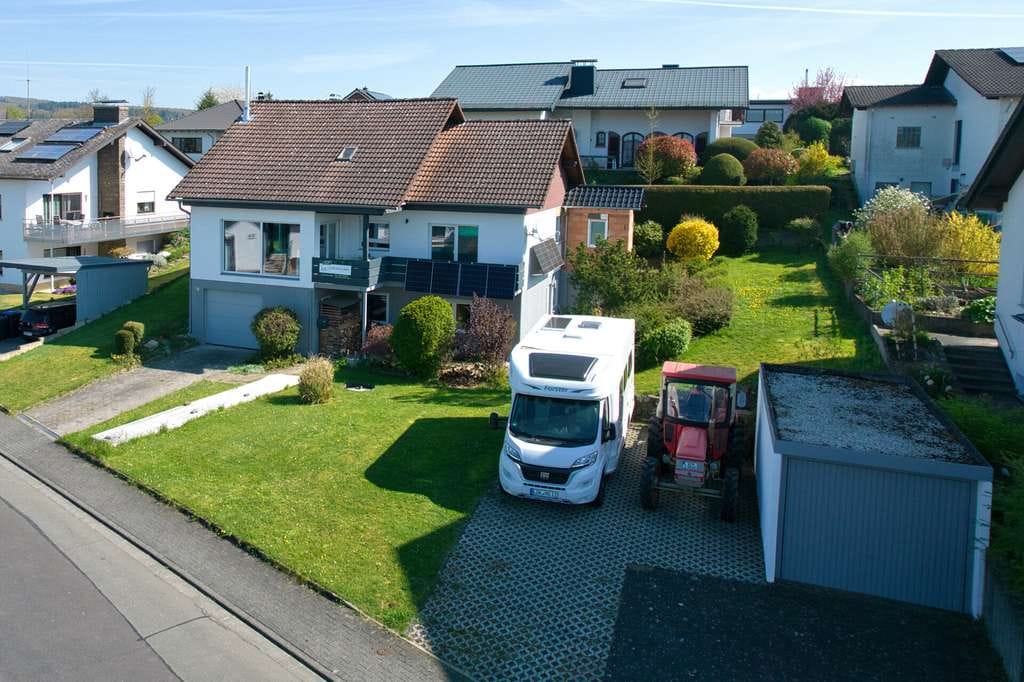 Immobilie in Lahnau - Stilvolles Wohnen mit ELW und Entwicklungspotenzial - provisionsfrei - Bild 1