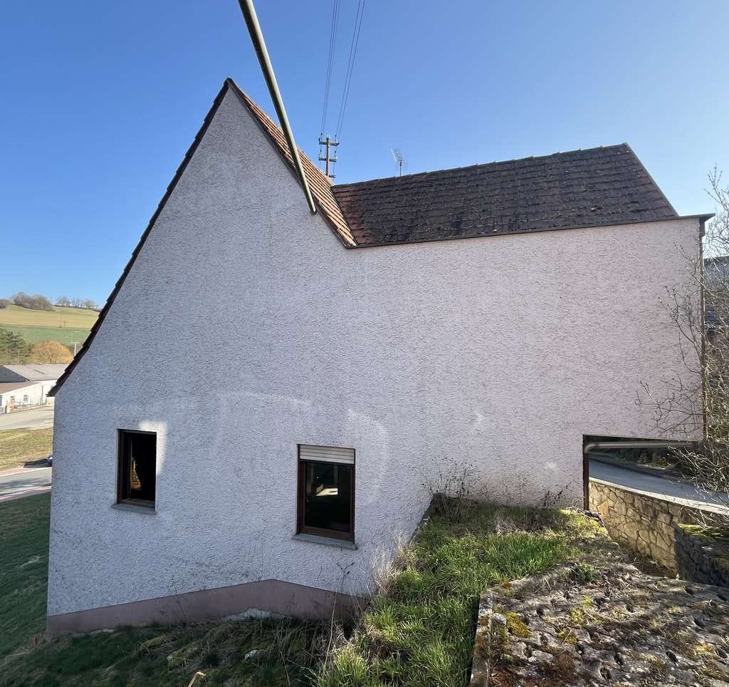 Immobilie in Bad Mergentheim - Älteres Wohnhaus mit Doppelgarage in Bad Mergentheim - Ortsteil Apfelbach - Bild 3