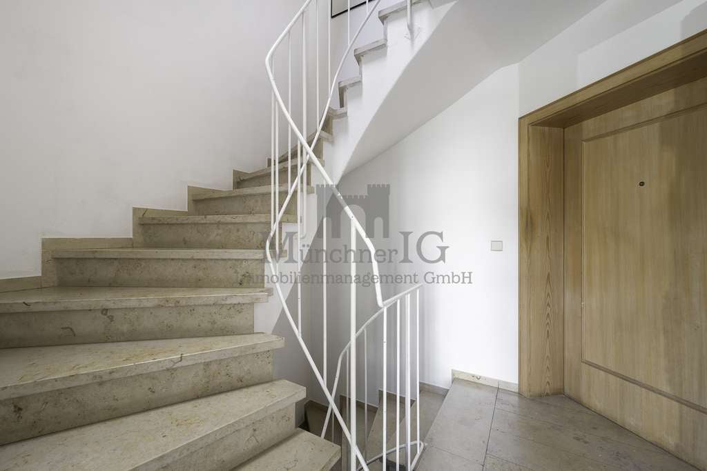 Immobilie in Planegg - MÜNCHNER IG: Helle Maisonette über 2 Etagen vom 1. OG ins 2. OG mit Balkon – charmant & großzügig - Bild 1