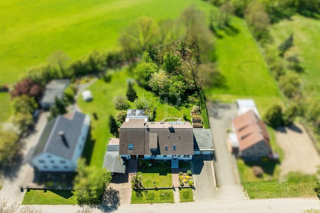 Immobilie in Groß Twülpstedt - AUSREICHEND PLATZ FÜR SIE UND IHRE LIEBEN - ZWEIFAMILIENHAUS IN IDYLLISCHER FELDRANDLAGE - Bild 1