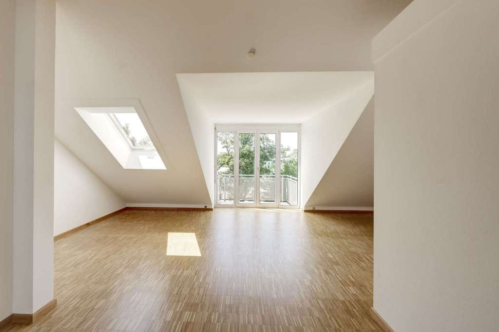 Immobilie in Finsing - Helle 2-Zimmer-Dachgeschosswohnung mit besonderem Flair - Bild 2