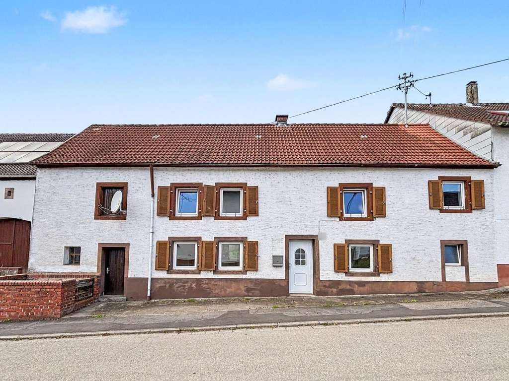 Immobilie in Gersheim - Renovierungsbedürftiges Einfamilienhaus Zentral in Gersheim zu verkaufen - Bild 0